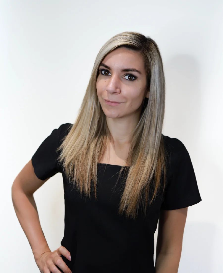 Rozália, társtulajdonos és kozmetikus